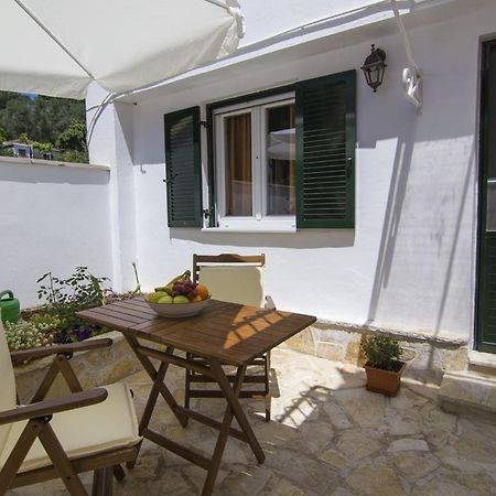 Yannis Nest Apartman Láka Kültér fotó